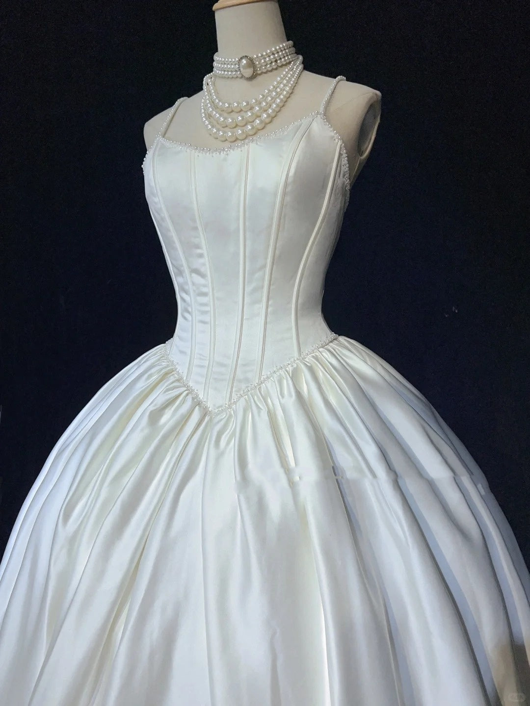 Unique Wedding Dresses Ball Gown Spaghetti Strap White With Ruffled Pearls Long Bridal Gown N3629