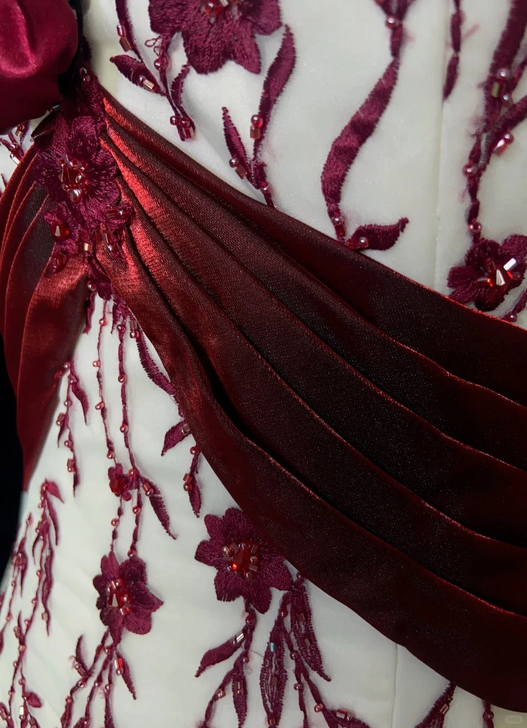 Unique Wedding Dresses A line Spaghetti Strap Burgundy Embroidery White Beach Summer With Cape Boho Long Bridal Gown N3308