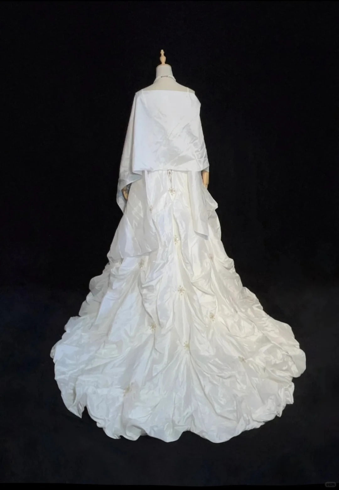 Vintage Ball Gown Spaghetti Straps White Taffeta With Cape Beading Wedding Ruffled Bridal Gown Long Wedding Dresses RB4331