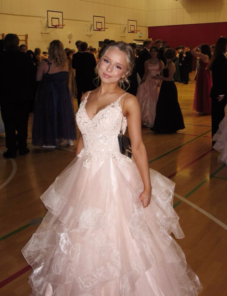 Unique Blush Pink Tulle Lace Appliqued V-Neck Ball Gown Long Prom Dresses Vestidos De Dia AB527
