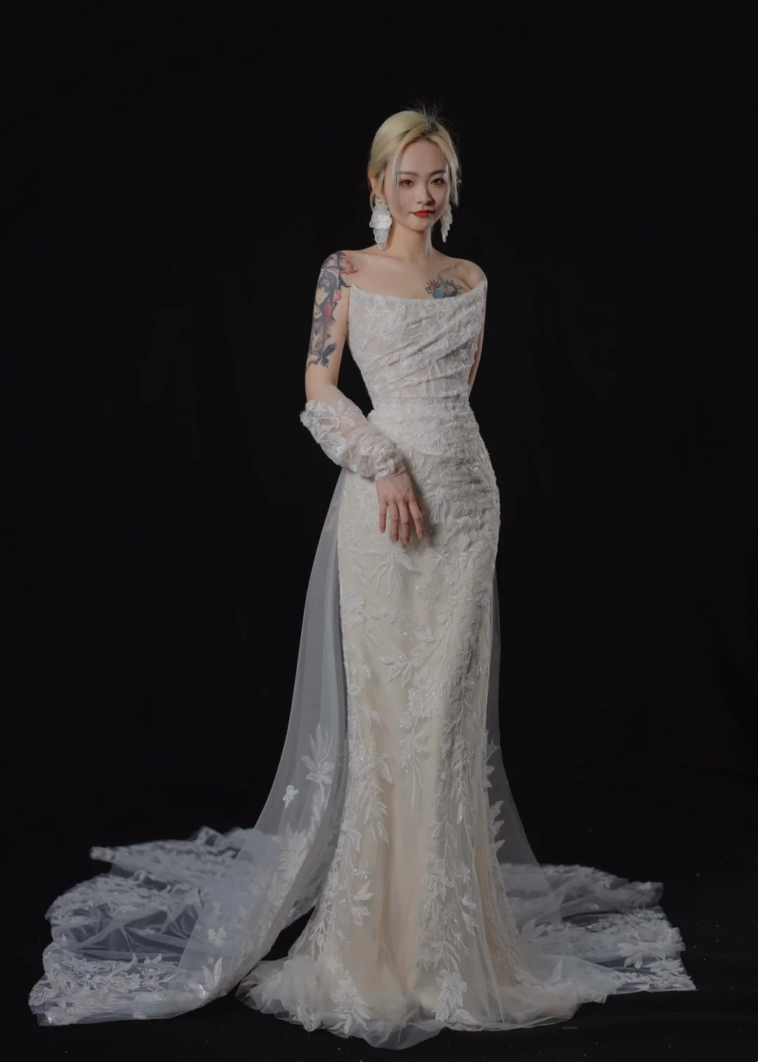 Romantic Long Wedding Dresses White Mermaid Strapless Lace Long Wedding Dress For Brides Fitted With Train Bridal Gowns AB2474