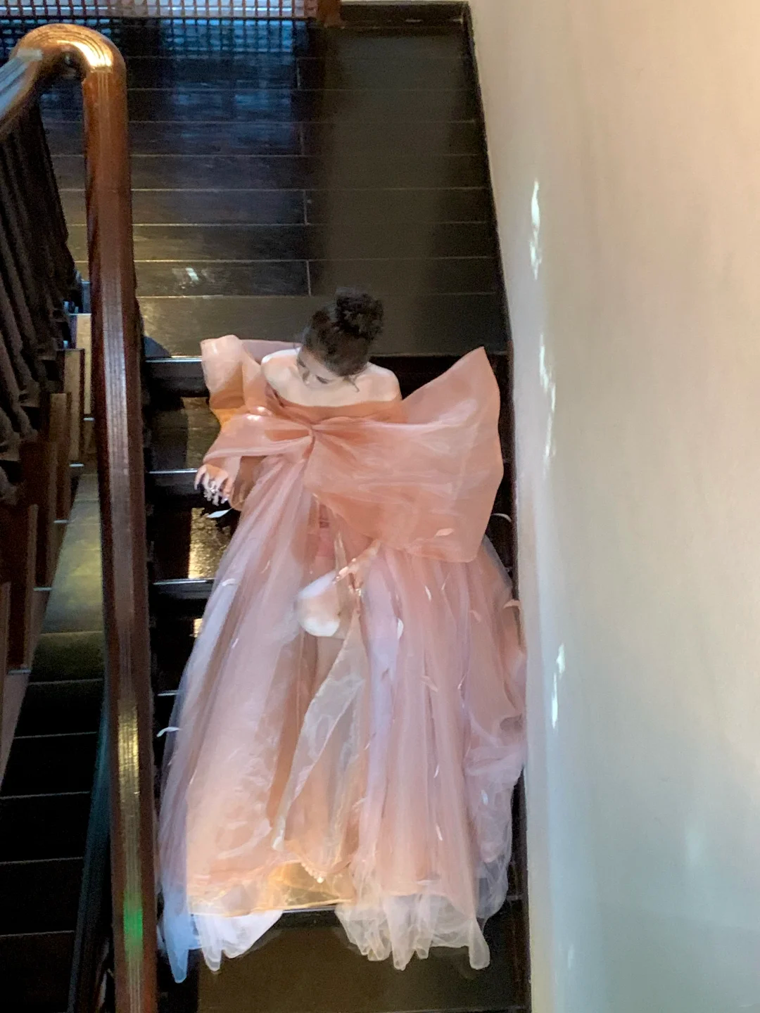 Modest Ball Gown Off The Shoulder Coral Pink With Long Sleeves Bow Prm Dress Aesthetic Long Graduation Evening Outfits N065