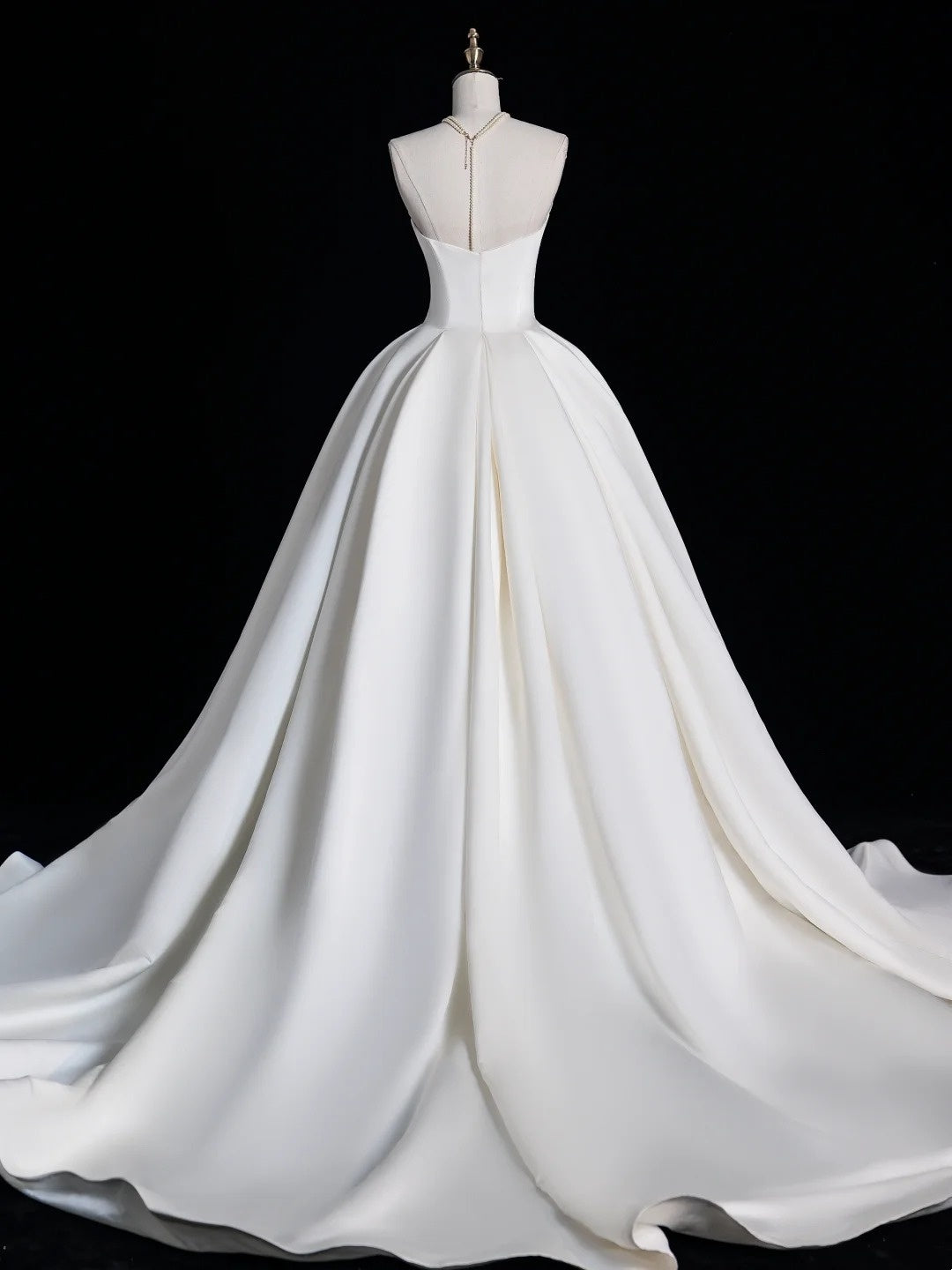 Modest Ball Gown Sweetheart White Satin With Pleated Wedding Dress Long Fairytale Autumn Bridal Dresses N690