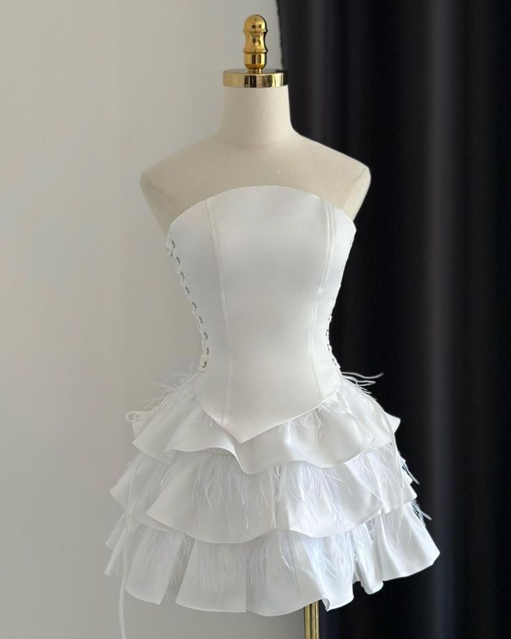 Pretty Ball Gown Strapless White With Feathers Mini Homecoming Dresses Short 18th Birthday Outfits RB4201