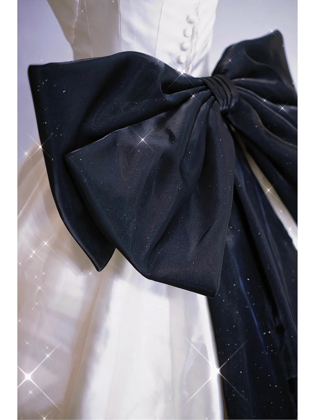 Elegant Ball Gown White Sweetheart Satin Long Corset Back Wedding Dress With Black Bow Brides Dress A028