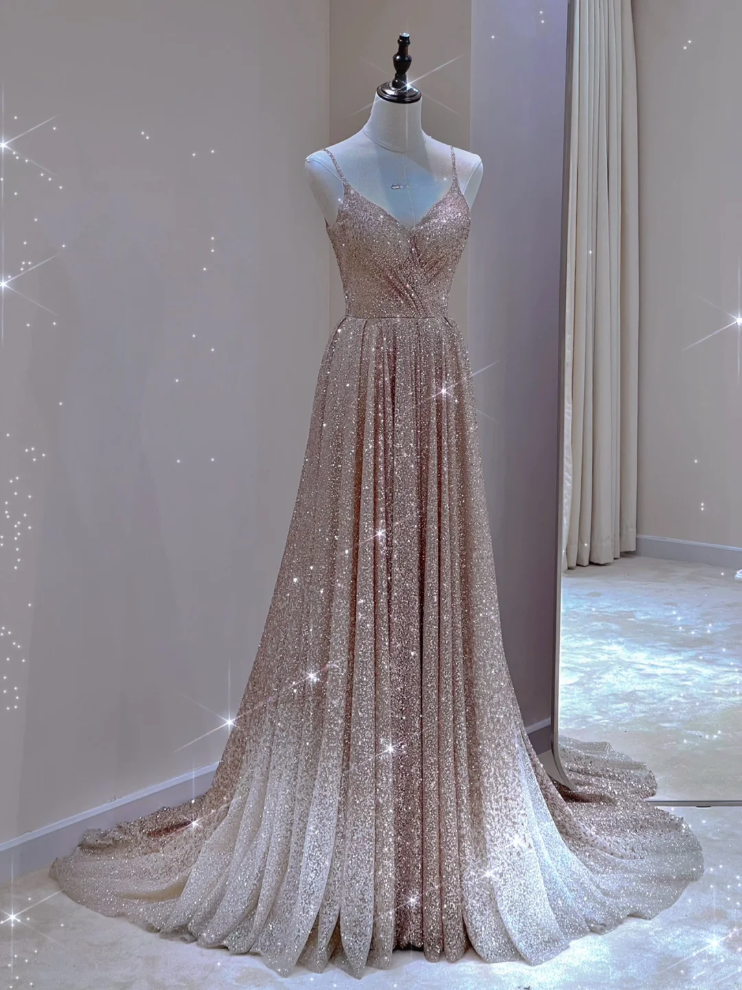Classy A Line Spaghetti Straps Champagne Sequin Sleeveless Sparkly Long Prom Dresses Special Evening Gowns A031
