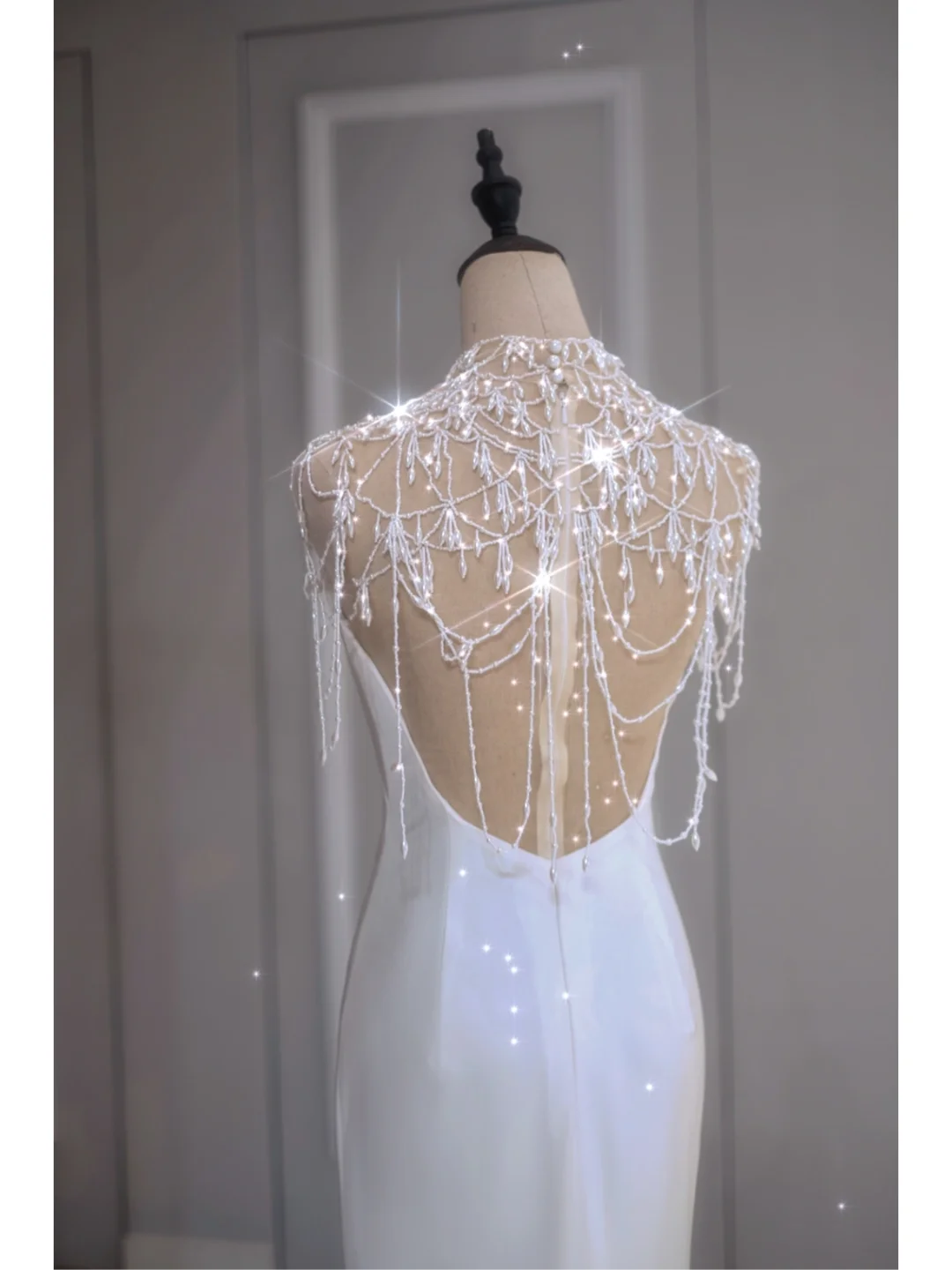 Elegant Mermaid Spaghetti Straps White Satin Long Backless Wedding Dress With Beads Summer Brides Dress A035