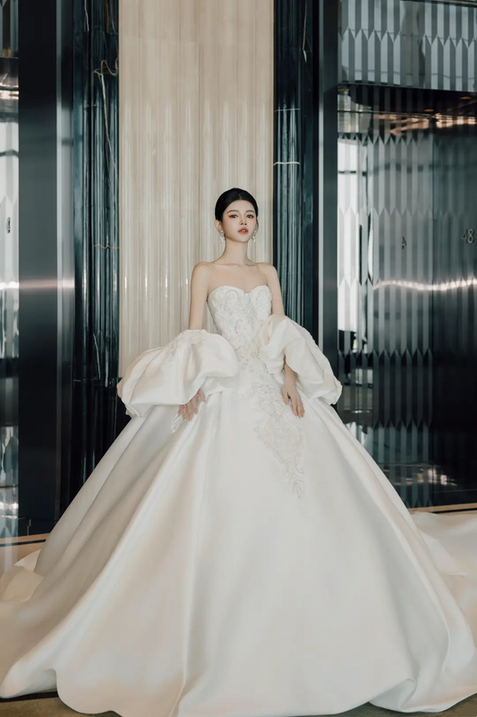 Timeless Ball Gown Sweetheart White Lace Appliques Long Satin Wedding Dress Beautiful Formal Wedding Dresses A045