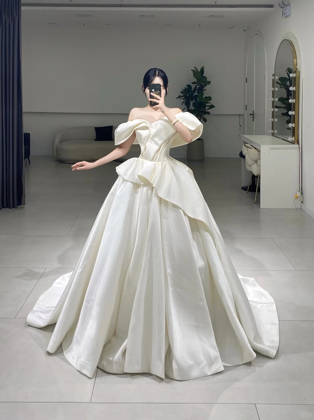 Timeless Ball Gown Off The Shoulder White Satin Long Wedding Dress Beautiful Formal Cute Wedding Dresses A084