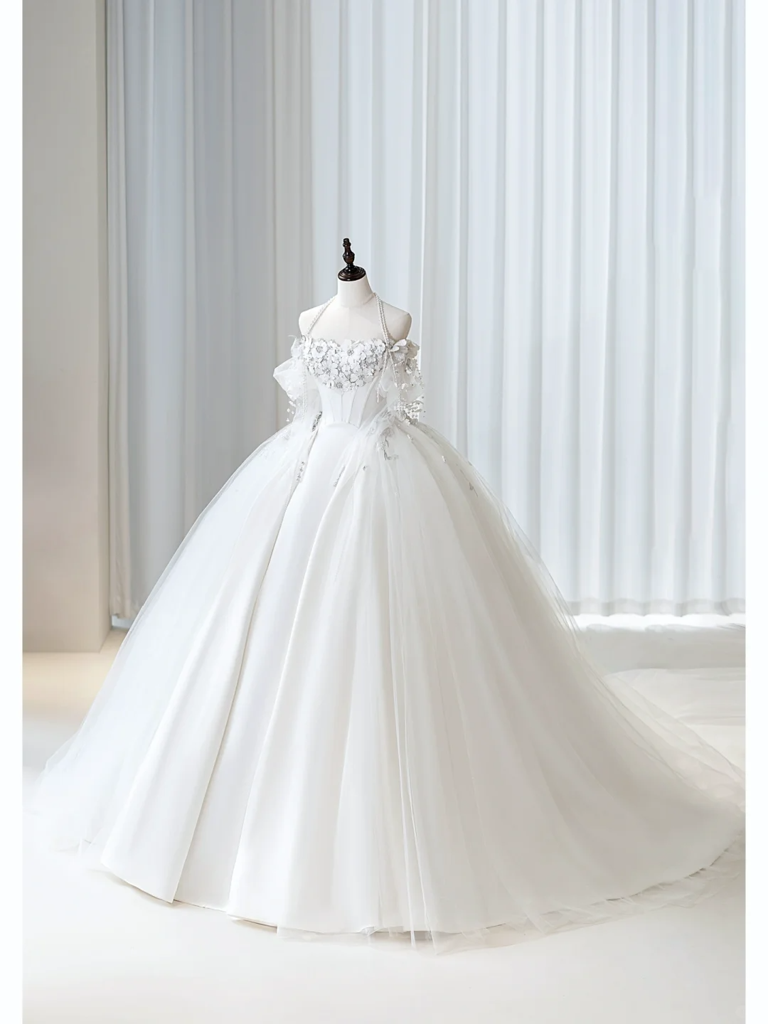 Timeless Women's White Wedding Dress With Long Sleeves Lace for Bride Applique Bride Dress Off The Shoulder Ball Gowns AB912