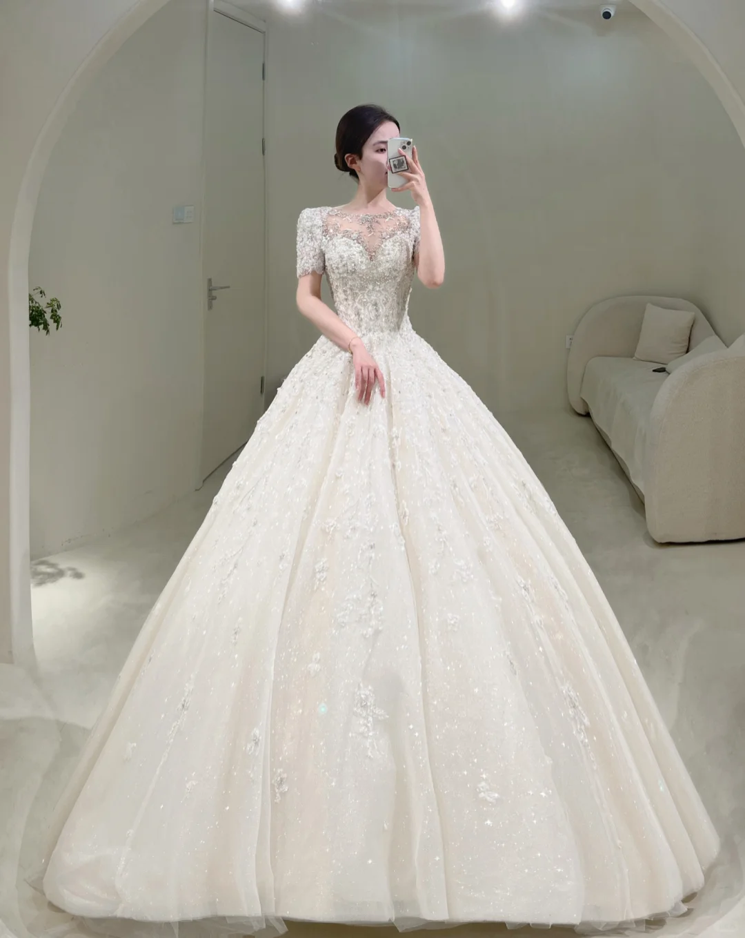 Timeless Wedding Dresses for Bride with Lace Appliques Ball Gown Scoop Tulle Women Dress Short Sleeves Bride Dress AB891