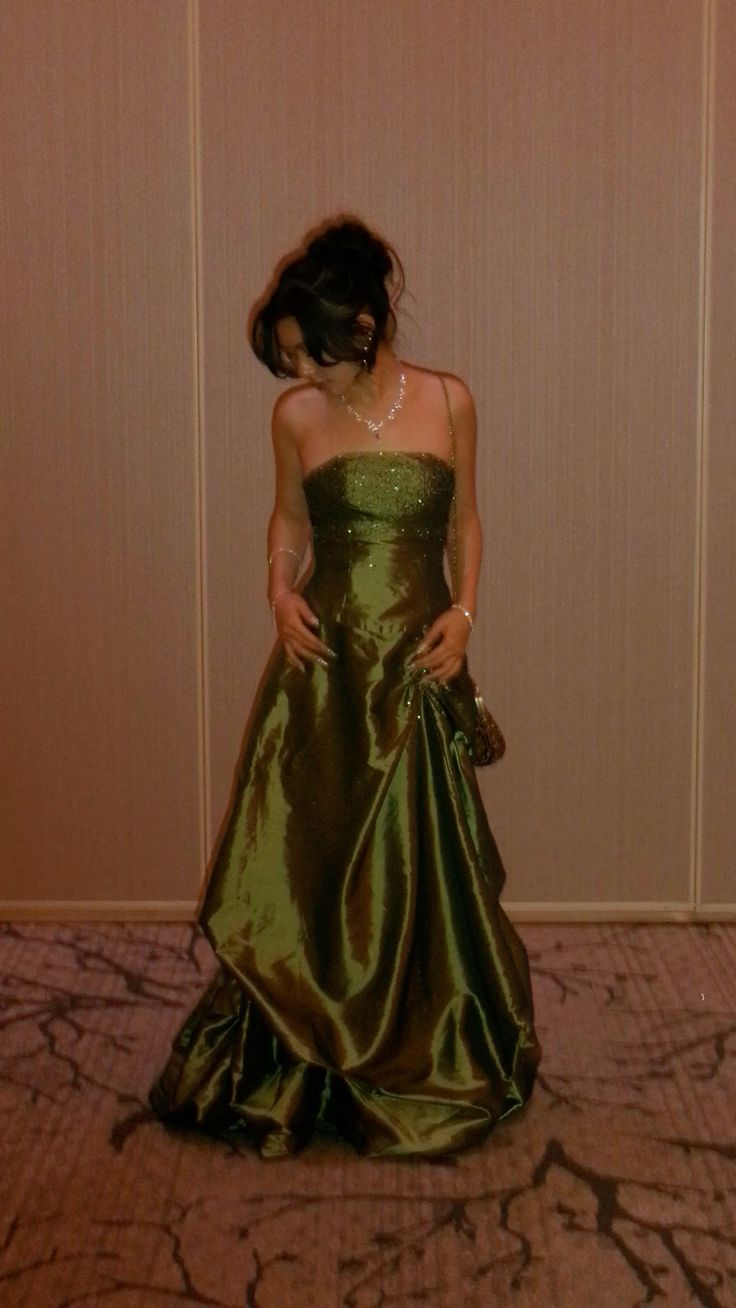 Elegant Ball Gown Strapless Burgundy Satin Long Formal Prom Evening Dresses Dinner Outfits Party Gowns AB2194