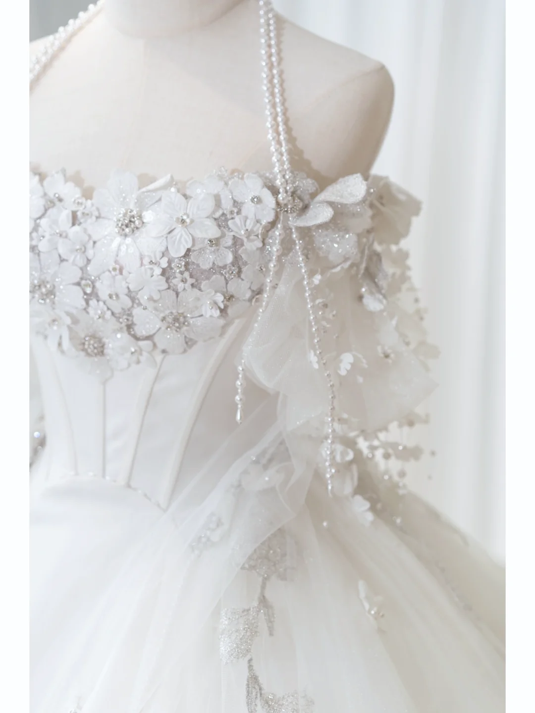 Timeless Women's White Wedding Dress With Long Sleeves Lace for Bride Applique Bride Dress Off The Shoulder Ball Gowns AB912