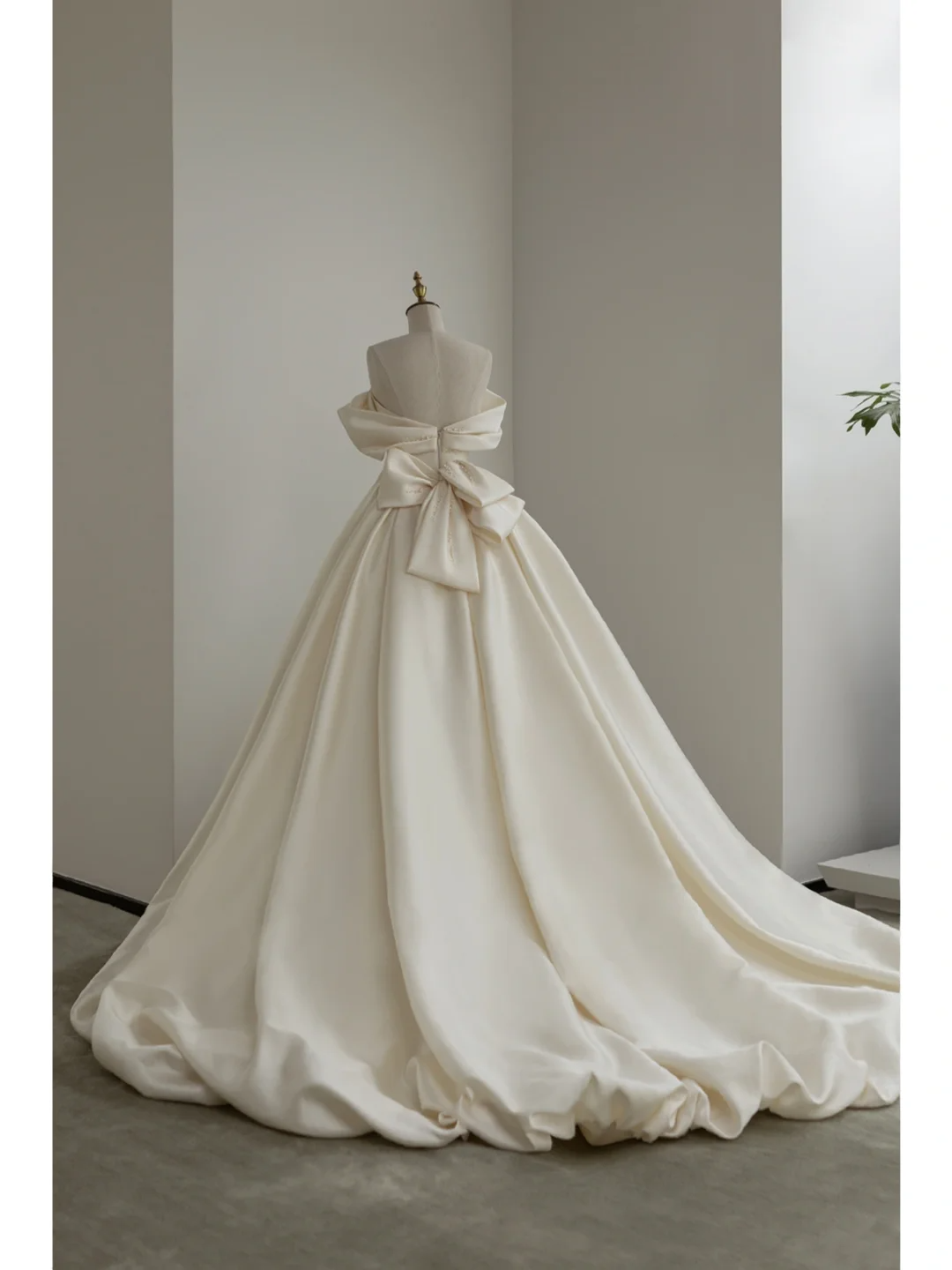 Women’s Off The Shoulder Mermaid Bridal Wedding Dress With Pleated Floor Length Brides Gown for Bride AB1018