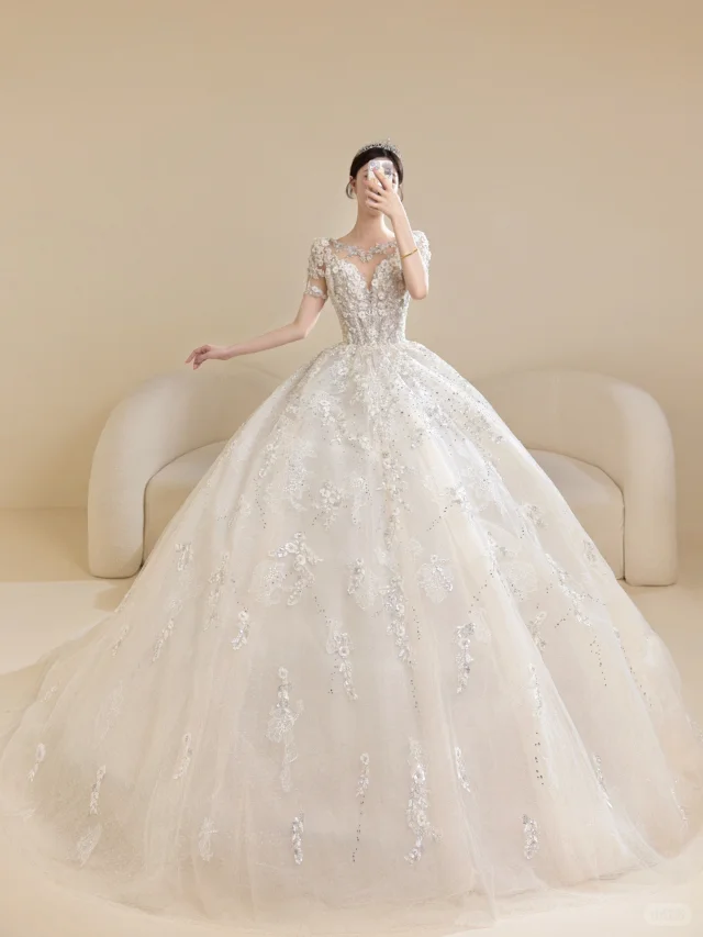 Timeless Wedding Dresses for Bride with Lace Appliques Ball Gown Princess Scoop Tulle Women Dress Short Sleeves Bride Dress AB880