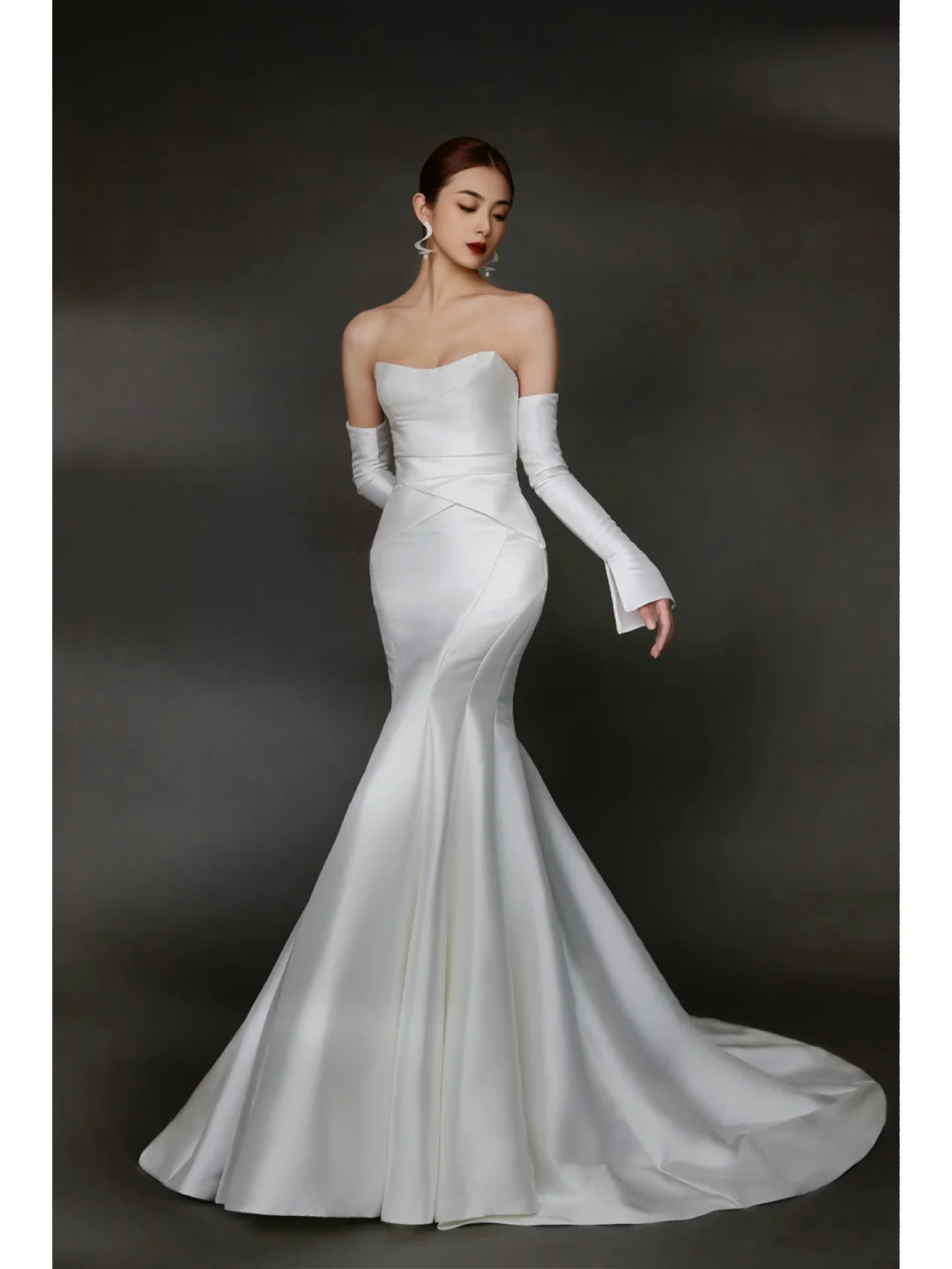 Women’s V Neck Sleeveless Bridal Wedding Dress with Gloves Floor Length Mermaid Gown for Bride White AB887