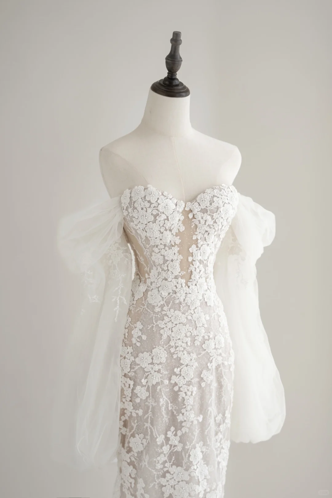 Timeless Women's White Sweetheart Wedding Dress Mermaid With Sleeves Lace for Bride Applique Brides Dress AC001