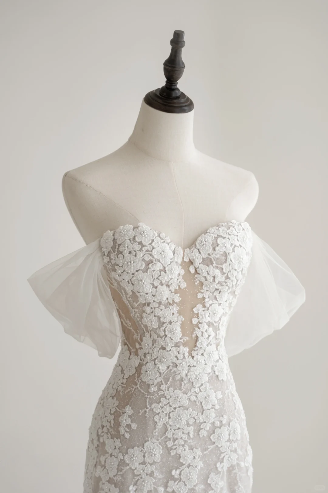 Timeless Women's White Sweetheart Wedding Dress Mermaid With Sleeves Lace for Bride Applique Brides Dress AC001
