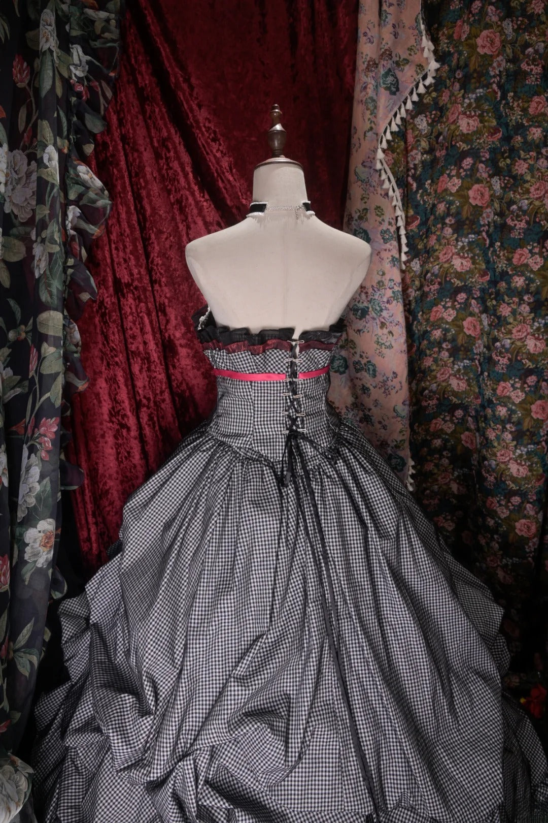 Princesses Fairytale Ball Gown Strapless Black Lattice Tulle Long With Flowers Quince Dress Quinceanera Dresses Formal Birthday Outfits RB8030