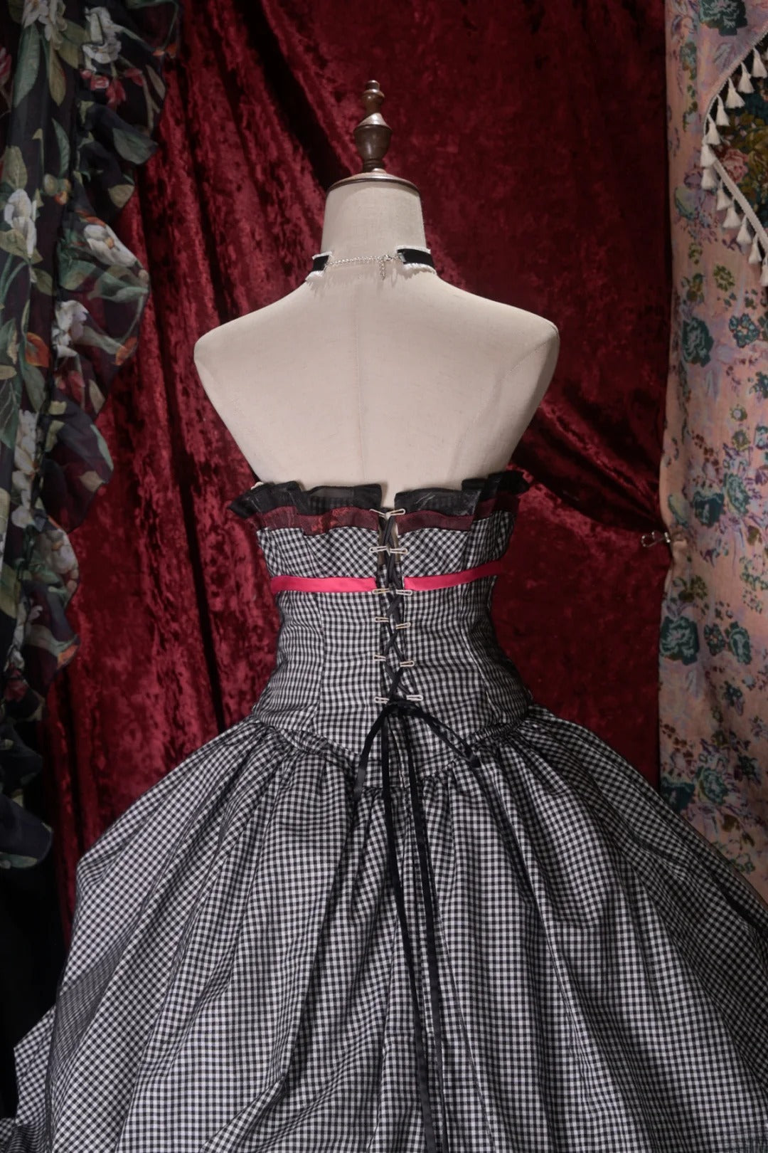 Princesses Fairytale Ball Gown Strapless Black Lattice Tulle Long With Flowers Quince Dress Quinceanera Dresses Formal Birthday Outfits RB8030