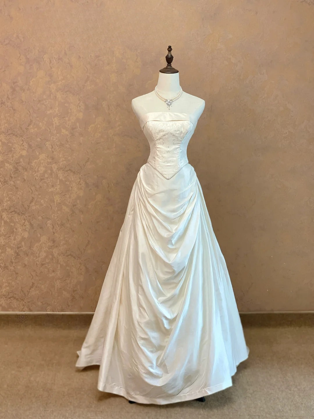 Beautiful A line Strapless Ivory Satin Long Autumn Winter Bridal Dress Wedding Dresses RB9004