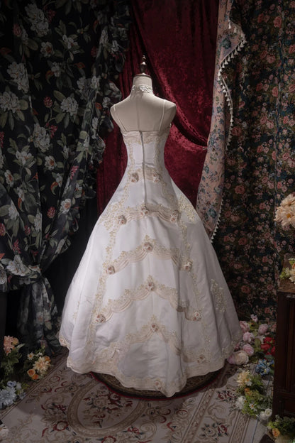 Princesses Fairytale Ball Gown Spaghetti Straps Gold Lace Long With Flowers Quince Dress Quinceanera Dresses Formal Birthday Outfits RB8033