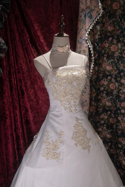 Princesses Fairytale Ball Gown Spaghetti Straps Gold Lace Long With Flowers Quince Dress Quinceanera Dresses Formal Birthday Outfits RB8033