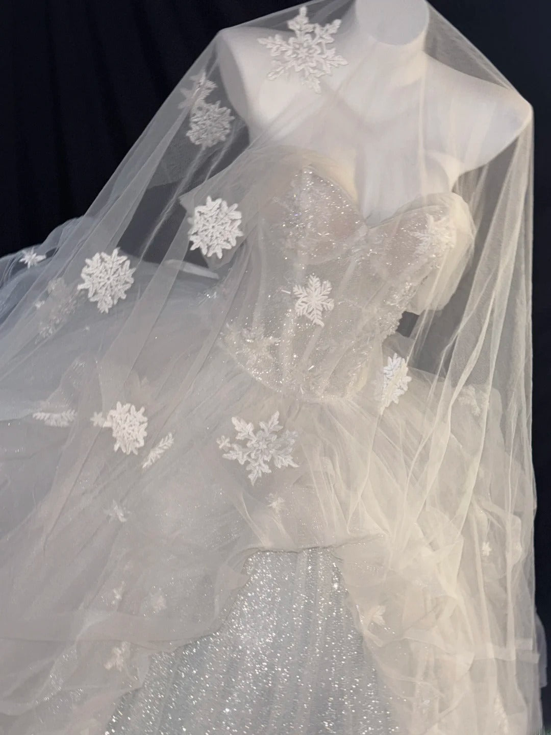 Ethereal Ball Gowns Off The Shoulder White Sequin With Cap Sleeves Tulle Garden Wedding Dresses RB3350