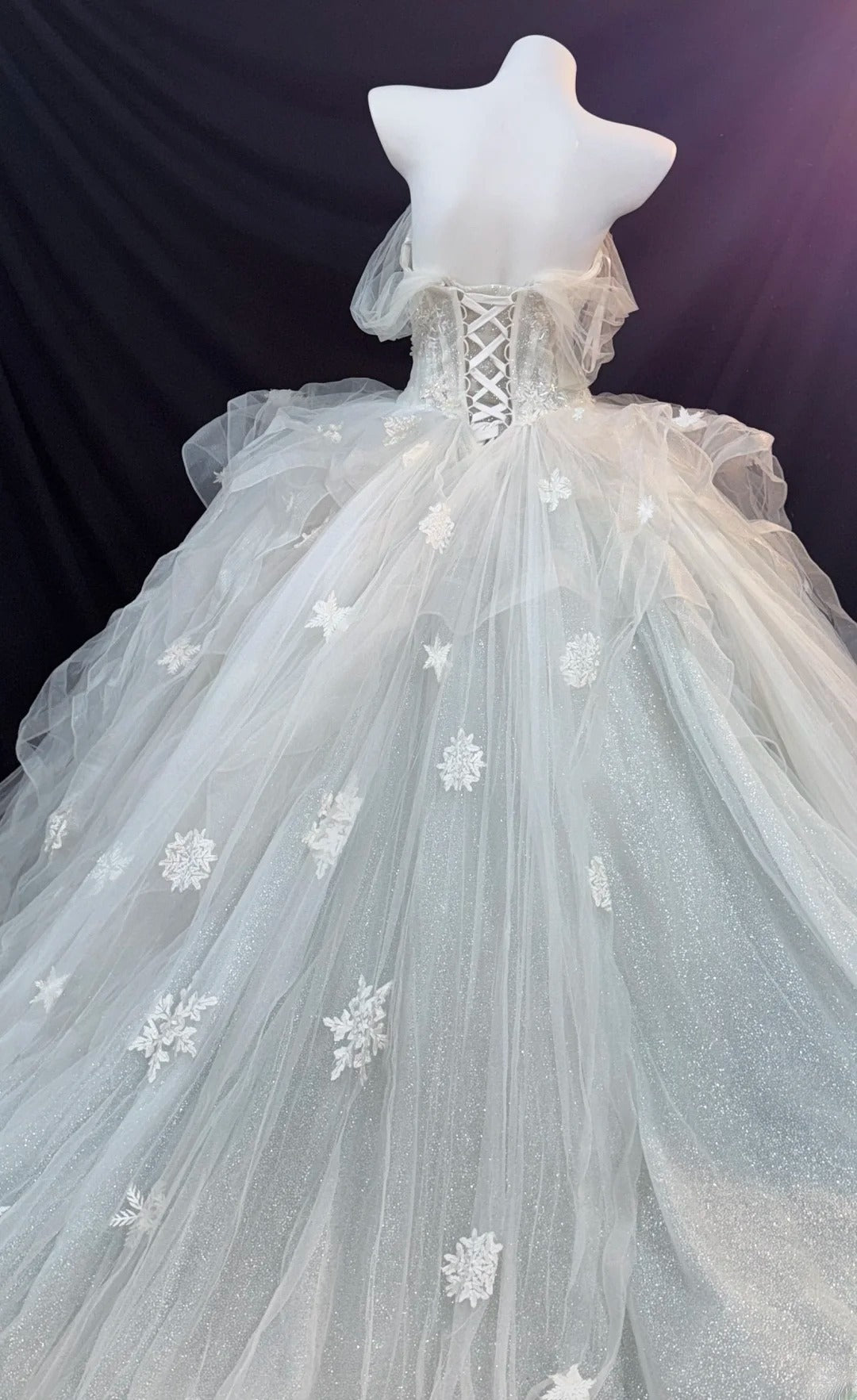 Ethereal Ball Gowns Off The Shoulder White Sequin With Cap Sleeves Tulle Garden Wedding Dresses RB3350