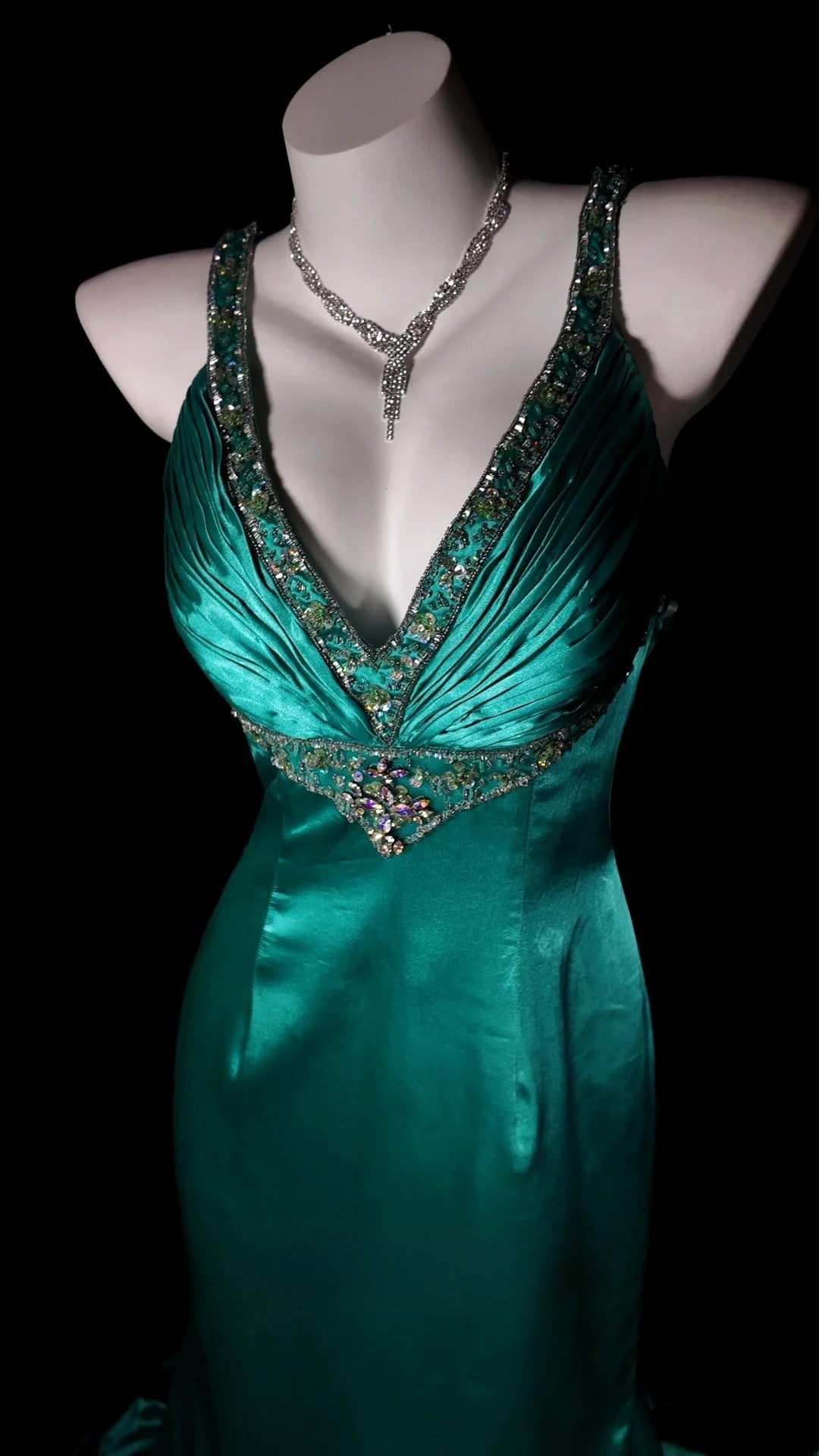 Green Prom Dress Mermaid Halter V Neck Satin Modest Floor Length Formal Party Gown RB9816