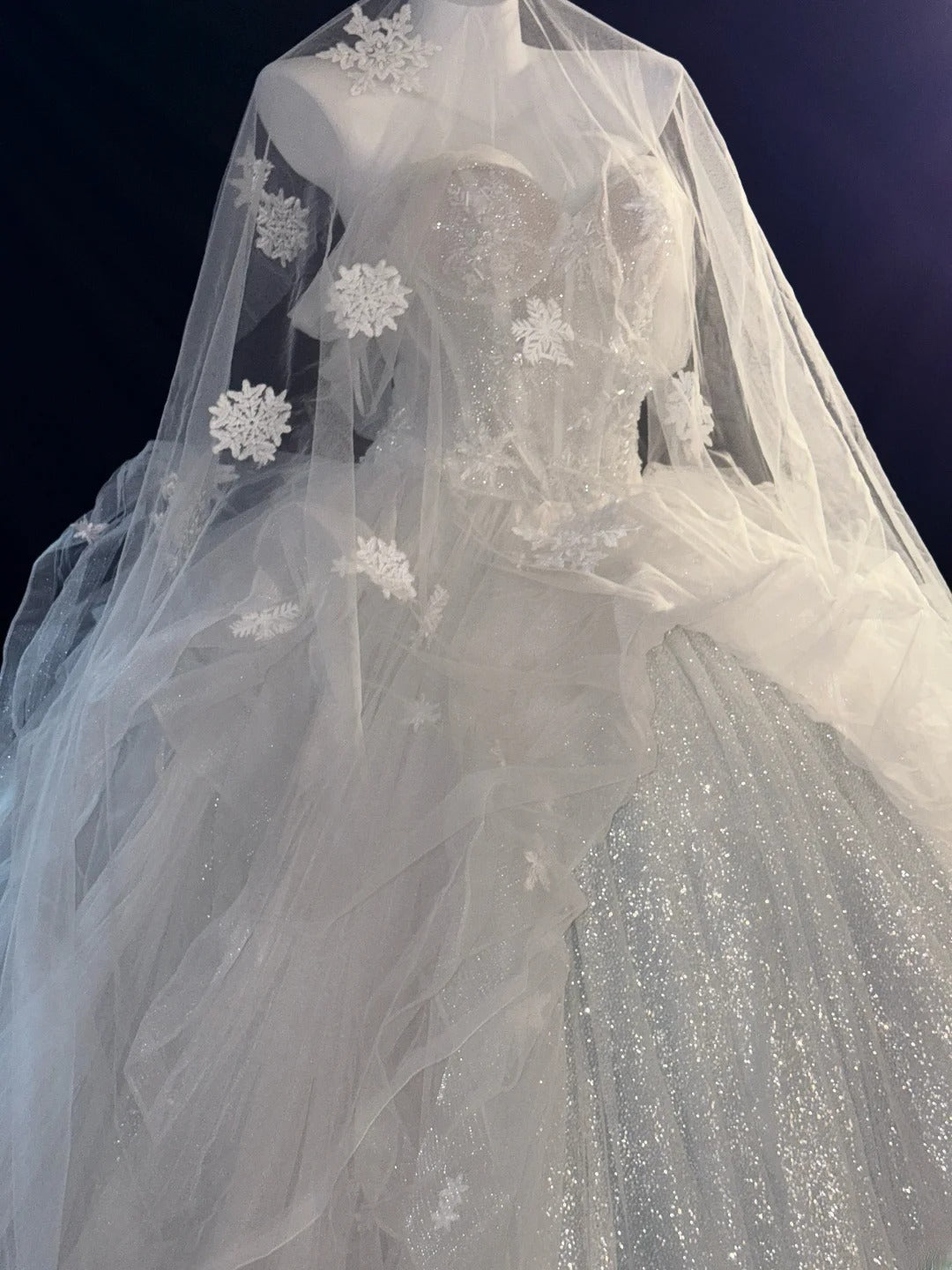 Ethereal Ball Gowns Off The Shoulder White Sequin With Cap Sleeves Tulle Garden Wedding Dresses RB3350
