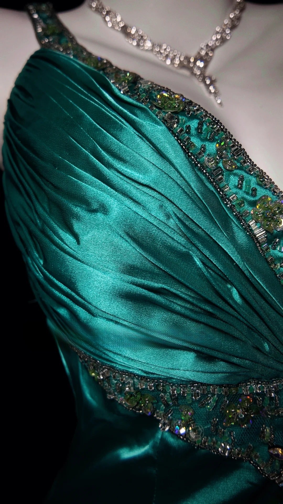 Green Prom Dress Mermaid Halter V Neck Satin Modest Floor Length Formal Party Gown RB9816