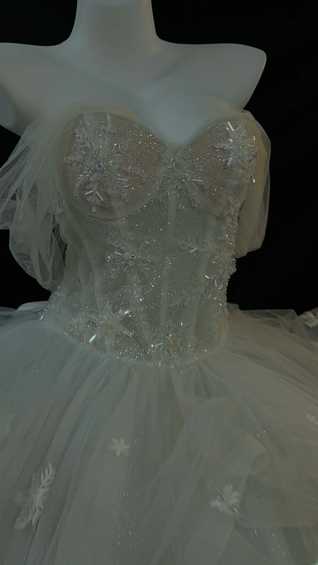 Ethereal Ball Gowns Off The Shoulder White Sequin With Cap Sleeves Tulle Garden Wedding Dresses RB3350