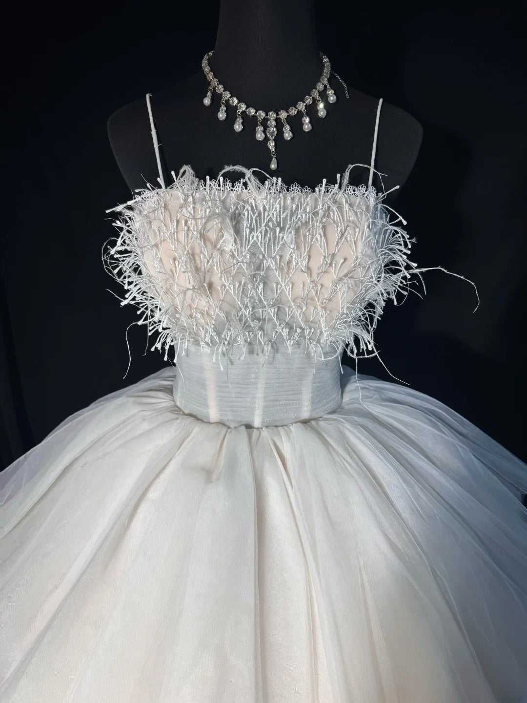 Ethereal Wedding Gowns Brides Dresses Ball Gown Spaghetti Strap for Bride Tulle White Petite/Plus Size Bridal Gown With Feathers For Women AS009