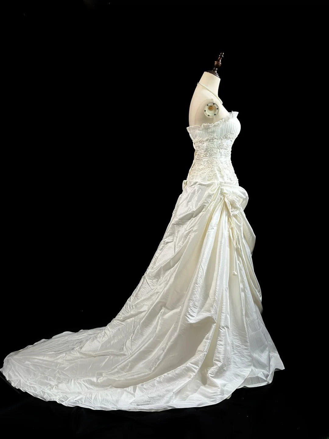 Vintage Ball Gown Strapless Taffeta Ivory With Appliqued Lace Brides Gown Bridal Dress Wedding Dresses Style RB7552