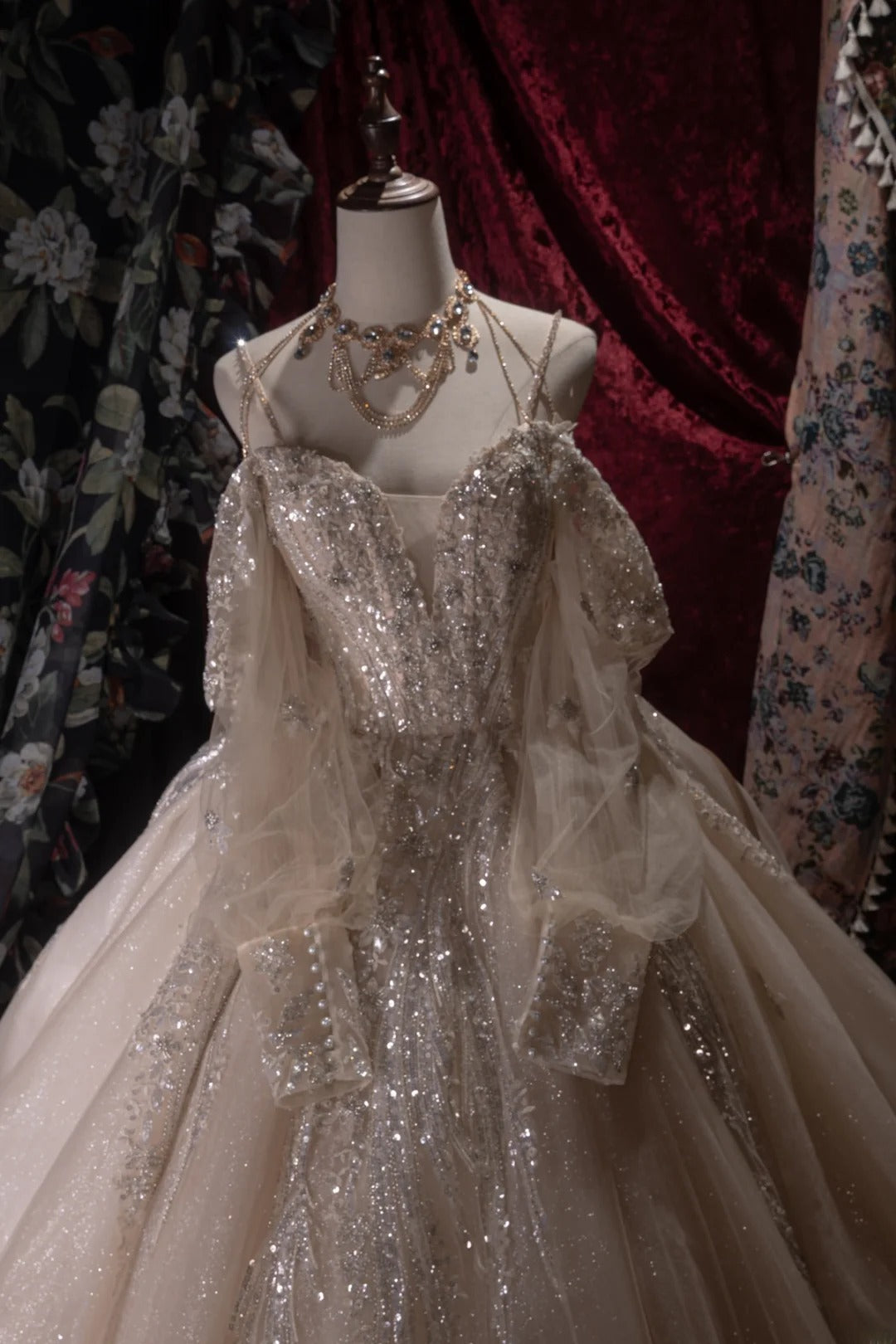 Princesses Fairytale Ball Gown Spaghetti Straps Champagne Lace Long With Beading Quince Dress Quinceanera Dresses Formal Birthday Outfits RB8035