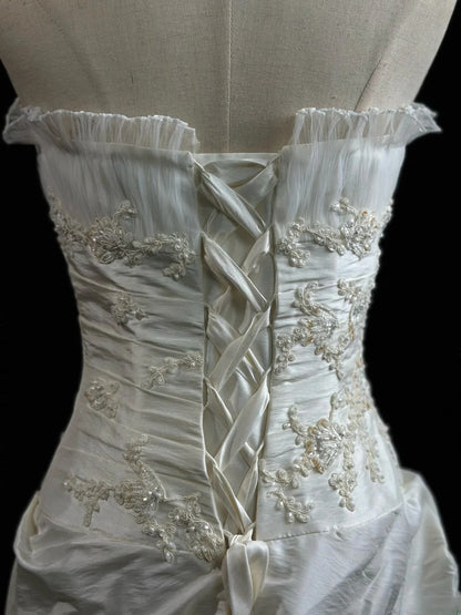 Vintage Ball Gown Strapless Taffeta Ivory With Appliqued Lace Brides Gown Bridal Dress Wedding Dresses Style RB7552