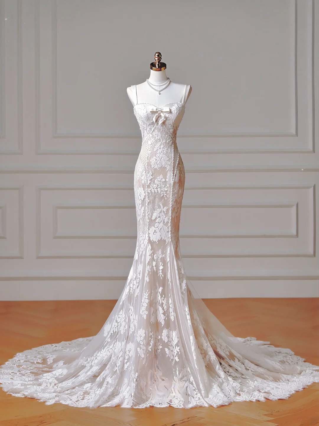 Timeless Long Wedding Gowns Mermaid Spaghetti Strap Sleeveless Lace for Bride With Pearls Fitted Train Bridal Dress AQ010