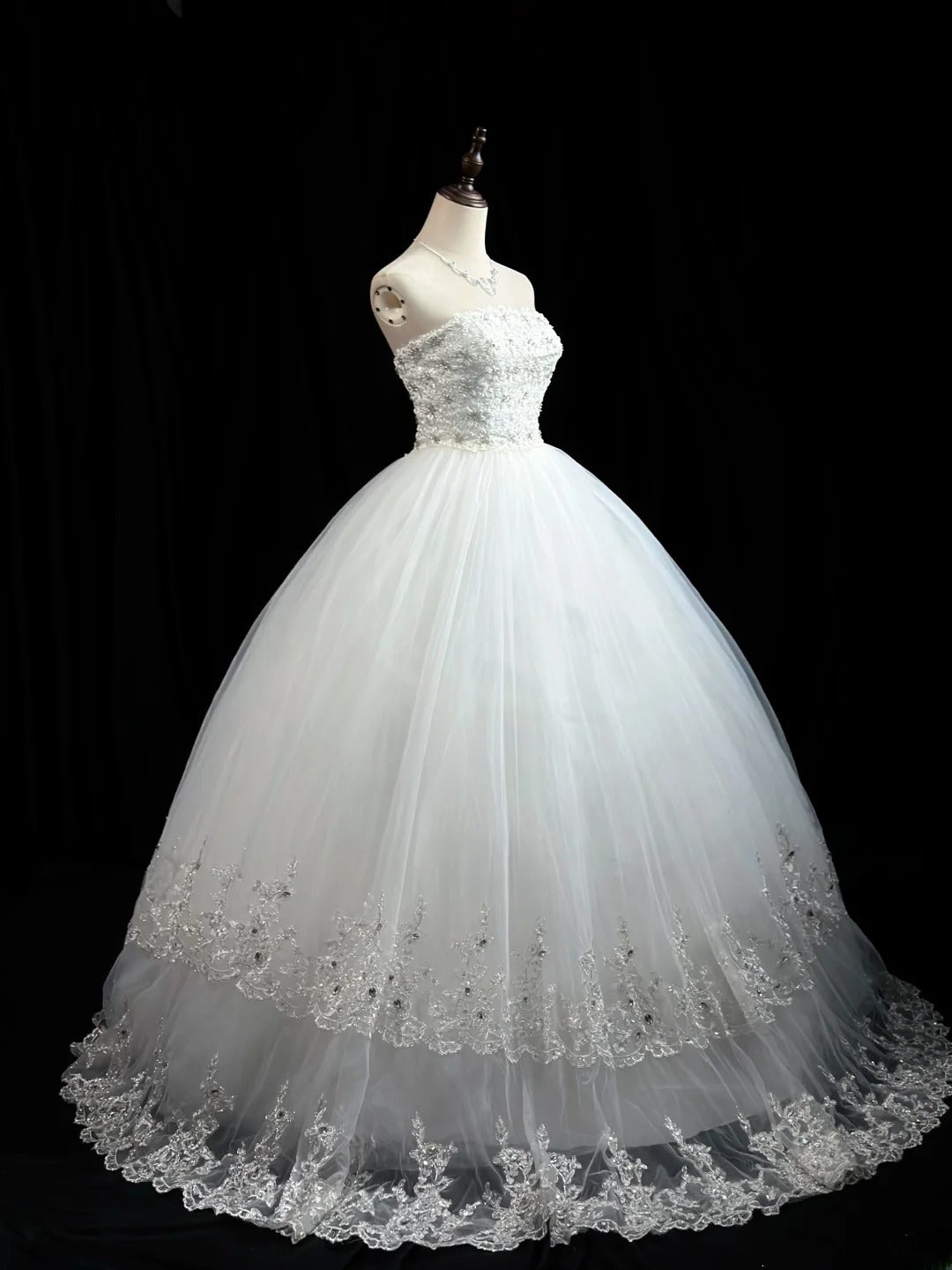 Vintage Ball Gown Strapless White Tulle With Appliqued Lace Brides Gown Bridal Dress Wedding Dresses Style RB7553
