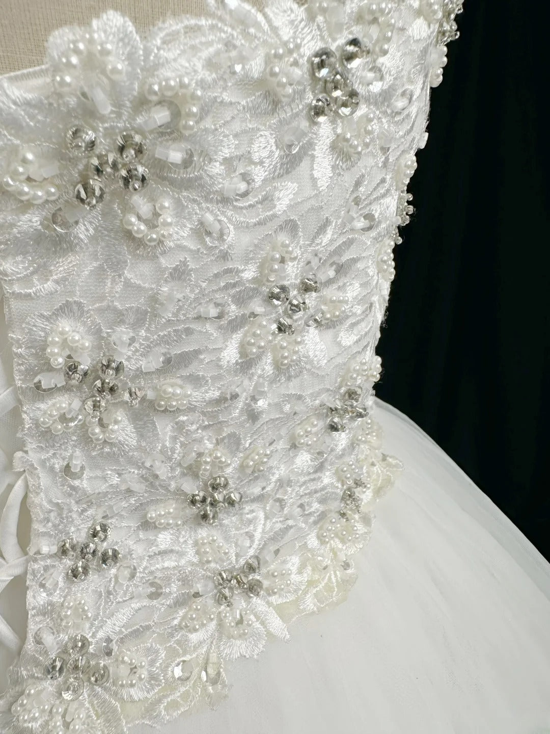 Vintage Ball Gown Strapless White Tulle With Appliqued Lace Brides Gown Bridal Dress Wedding Dresses Style RB7553