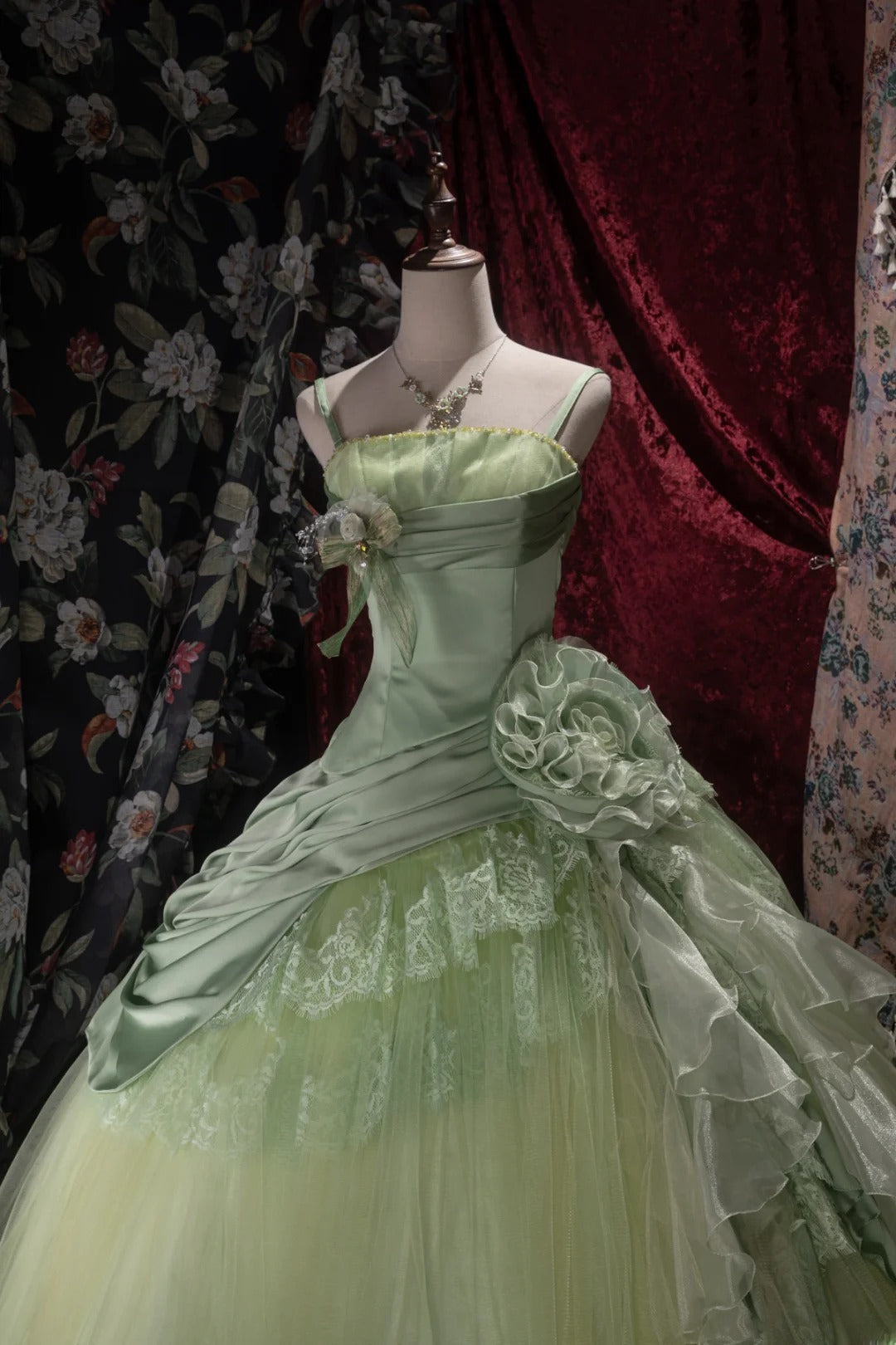 Princesses Fairytale Ball Gown Spaghetti Straps Sage Green Lace Long Quince Dress Quinceanera Dresses Formal Birthday Outfits RB8037
