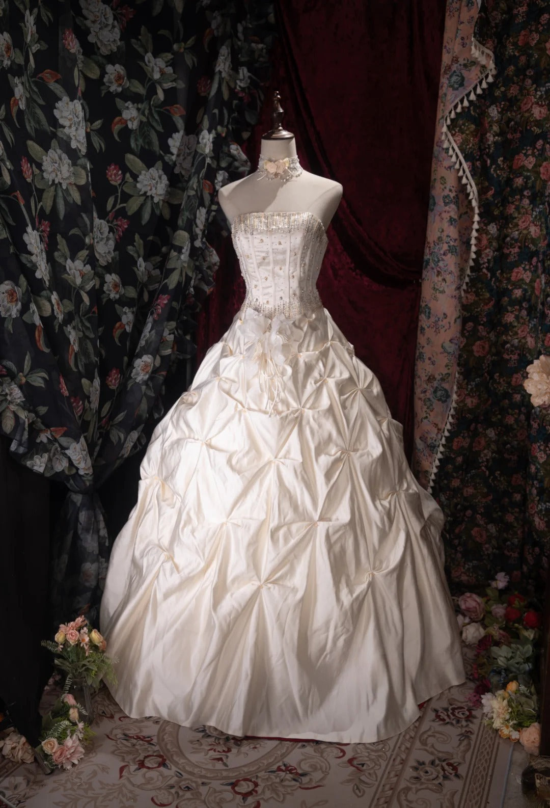 Princesses Fairytale Ball Gown Strapless Ivory Taffeta With Beading Long Quince Dress Quinceanera Dresses Formal Birthday Outfits RB8044