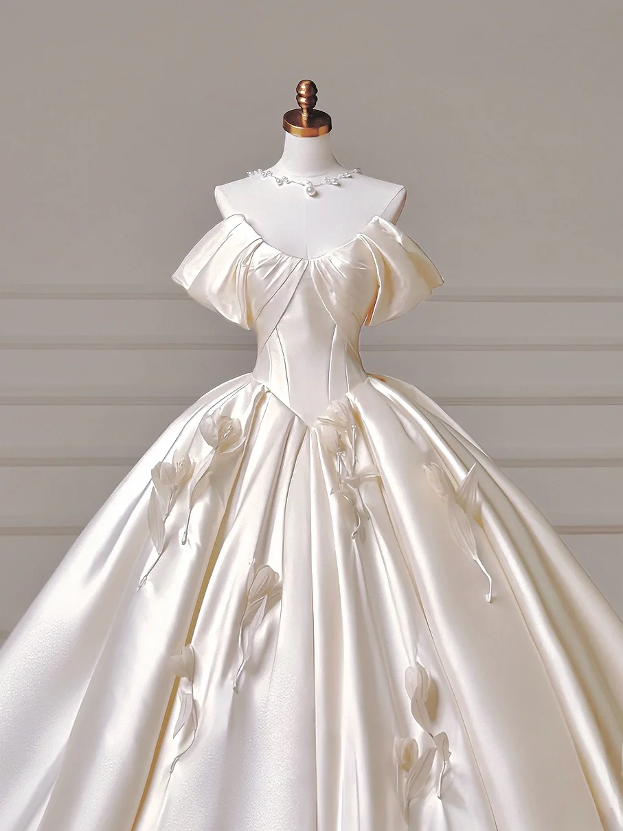 Princess Long Wedding Gowns Ball Gown Sweetheart Pleated Satin for Bride With Removable Sleeves White Bridal Dress AQ019