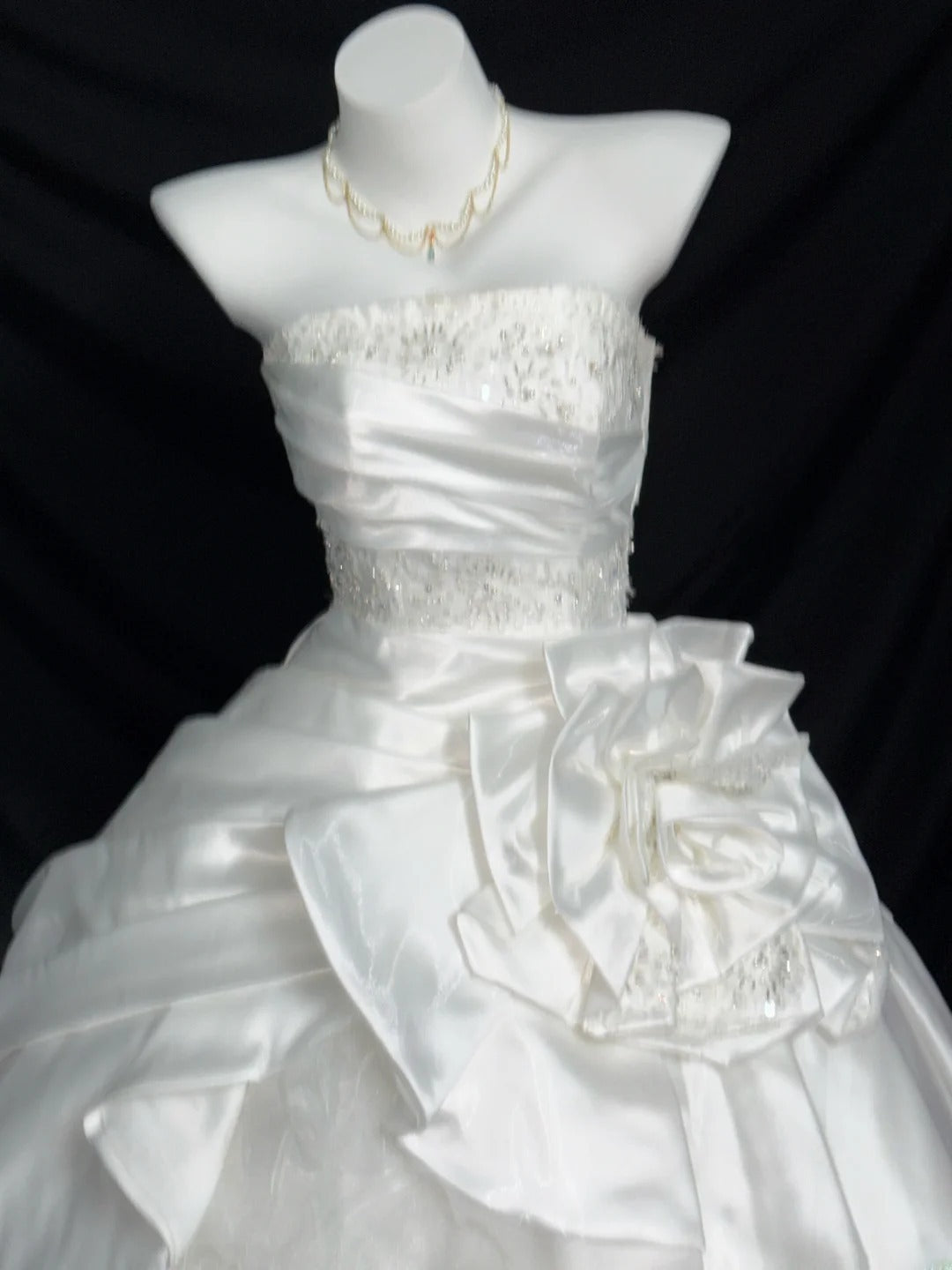 Ethereal Ball Gowns Strapless White Lace With Appliqued Lace Court Train Wedding Dresses RB3362