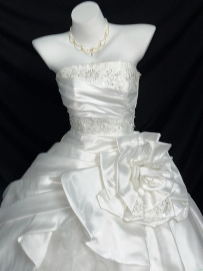 Ethereal Ball Gowns Strapless White Lace With Appliqued Lace Court Train Wedding Dresses RB3362