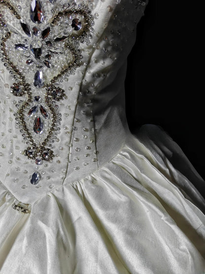 Vintage 1950s Ball Gown Sweetheart Taffeta White With Ruffled Brides Gown Bridal Dress Wedding Dresses Style RB7557