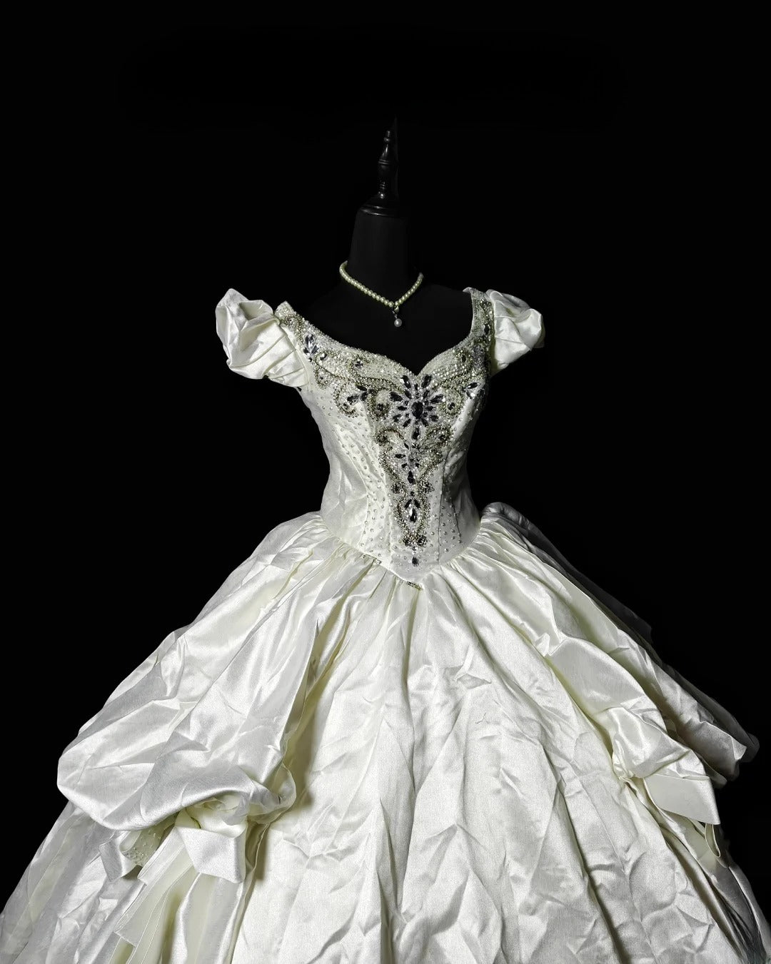 Vintage 1950s Ball Gown Sweetheart Taffeta White With Ruffled Brides Gown Bridal Dress Wedding Dresses Style RB7557