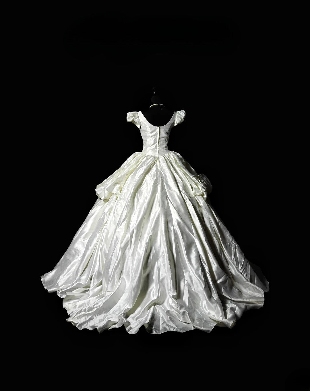 Vintage 1950s Ball Gown Sweetheart Taffeta White With Ruffled Brides Gown Bridal Dress Wedding Dresses Style RB7557