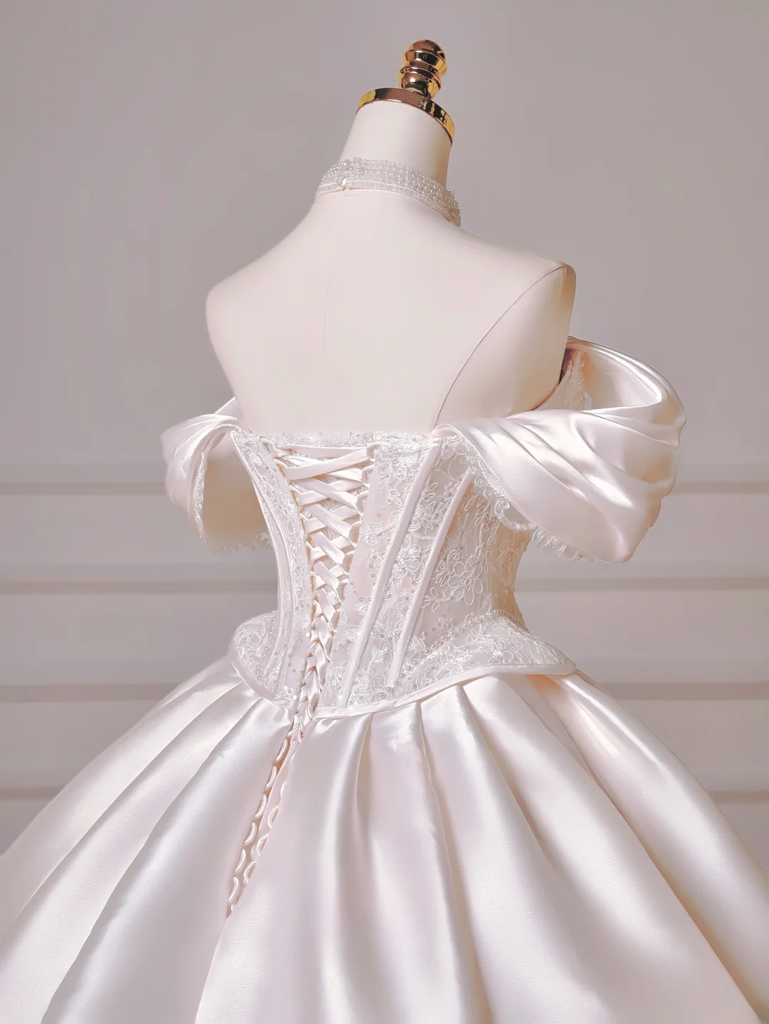 Princess Long Wedding Gowns Ball Gown Sweetheart Pleated Satin for Bride With Removable Sleeves White Bridal Dress AQ022