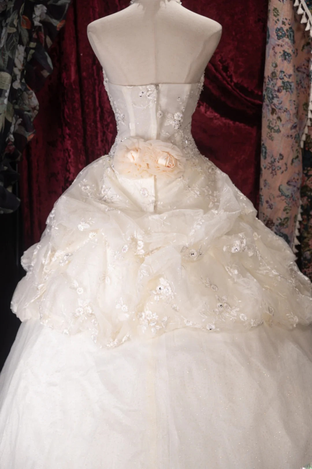 Dreamy Ball Gown High Neck Ivory Tulle With Appliqued Ruffled Long Quince Dress Quinceanera Dresses Formal Birthday Outfits RB8047